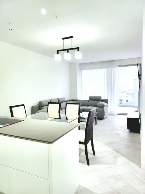 Brand New! King Bed! Beautiful Apartment. Gonzales Suarez. - Image 1