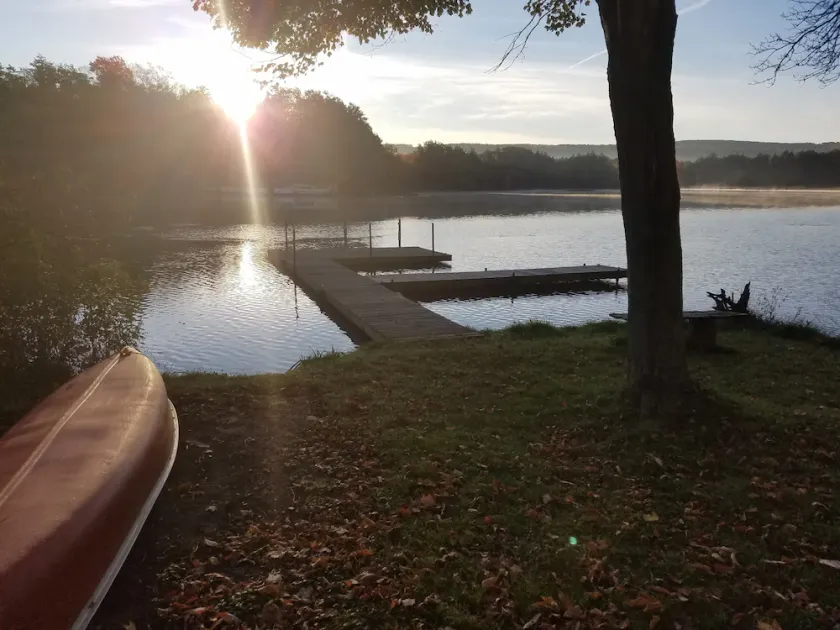 Heron Hideaway: Lamoka Cottage m / Privat 3/4 Acre Lot, 135 'Flat Lakefront - Image 1