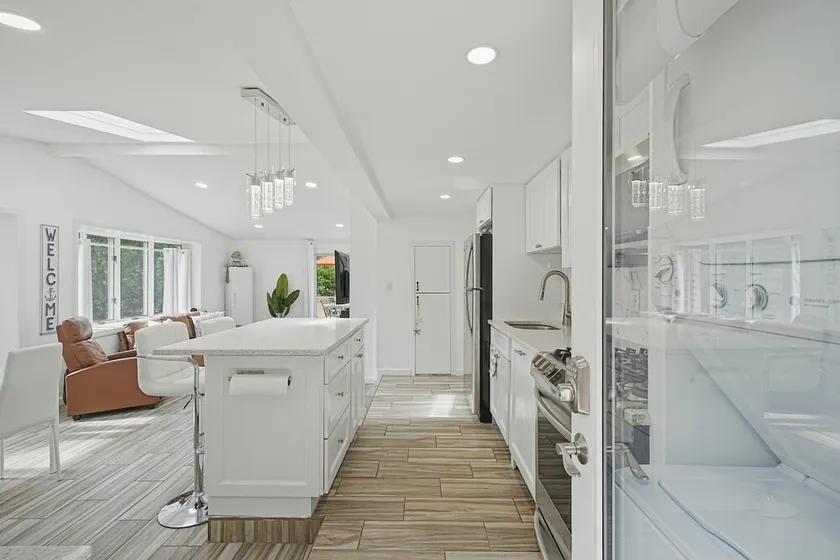 Modern Hampton Bays Cottage near BEACHES & TOWN cottage - Image 1