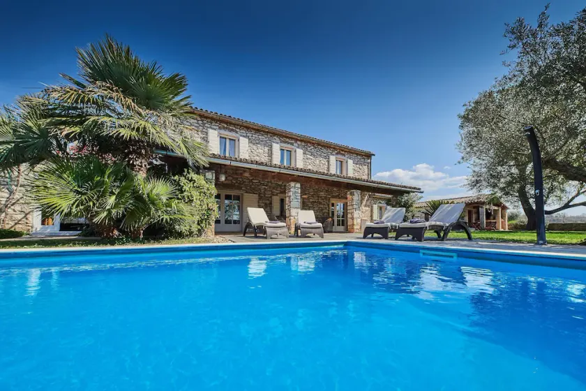 Villa with a private pool and a spacious garden - Image 1