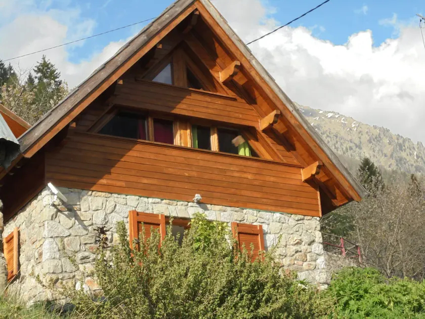 Chalet over Lake Boreon - Image 1