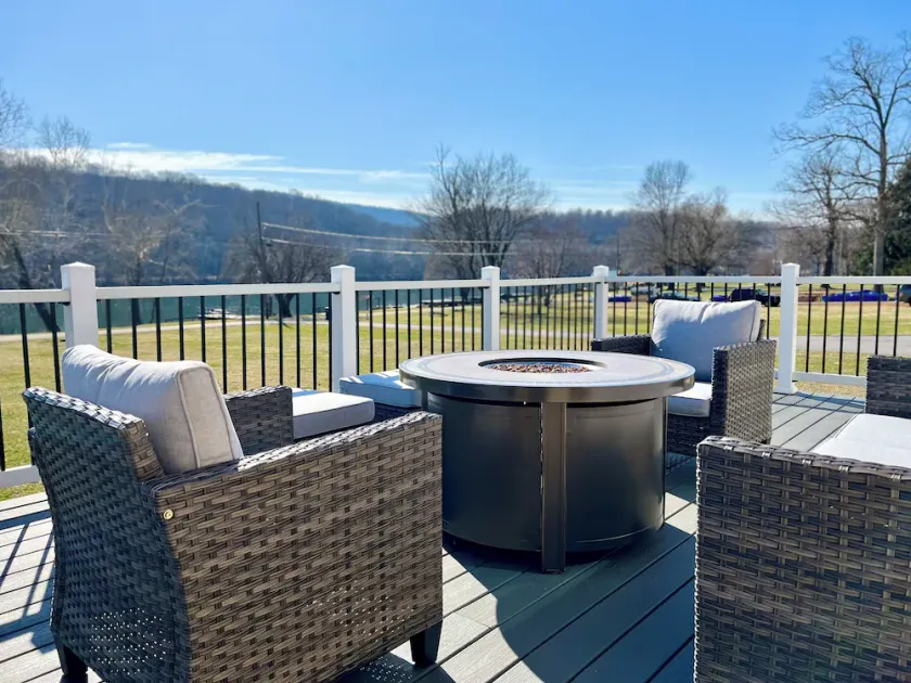 Riverfront House in Harpers Ferry - Image 1