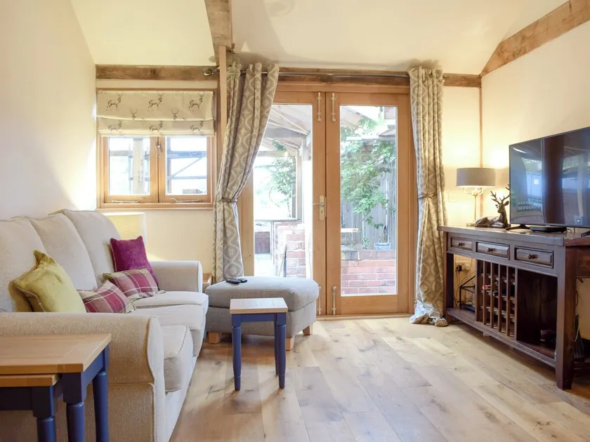 Rushmoor Lodge - Image 1