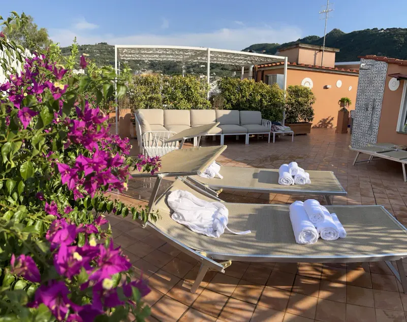 Two Double rooms with private bathrooms and an equipped roof terrace. - Image 1