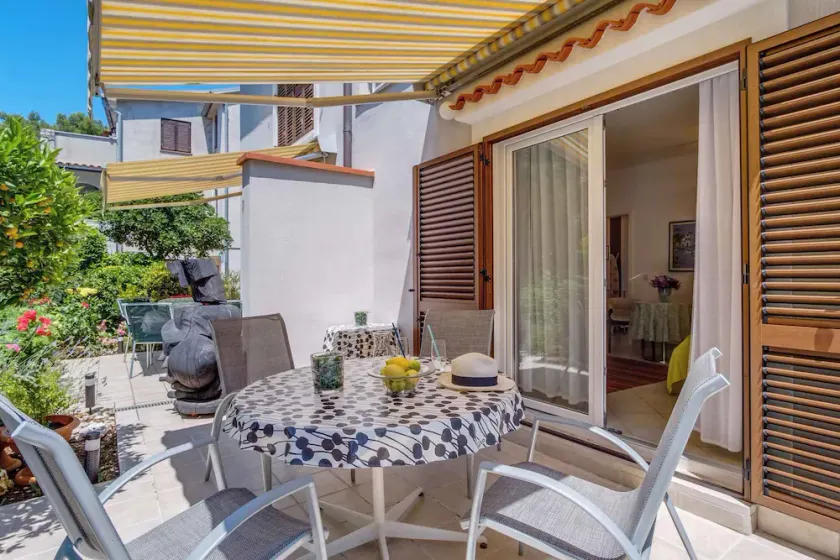 Apartamento de férias com ar-condicionado e terraço - Image 1