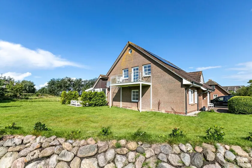 Holiday Apartment Ebbe with Private Terrace, Shared Garden and Wi-Fi - Image 1