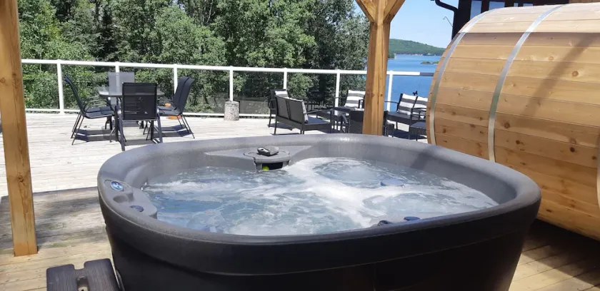  Hot tub. Sauna. Sandy beach. Heritage trail. - Image 1