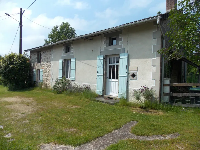 Charming stone cottage in peaceful location with pool - Image 1