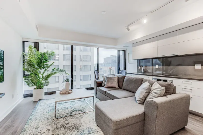 Luxurious Yorkville Condo Downtown Toronto 1br/1ba - Image 1