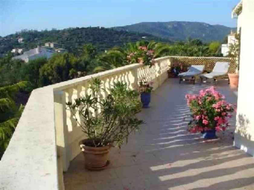 Villa med pool med udsigt over Ajaccio-bugten og sanguinariske øer - Image 1