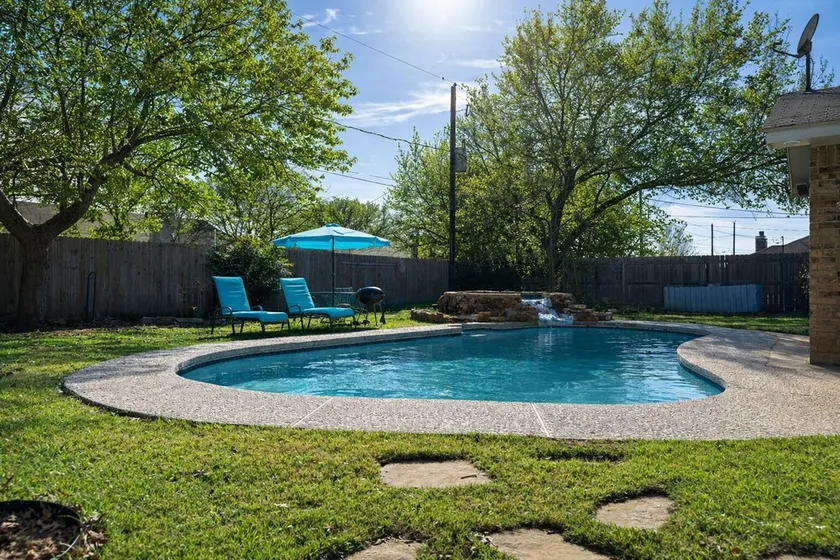 Private Hot Tub & Heatable Pool, Large Fenced Yard, Office, & Pet Friendly - Image 1