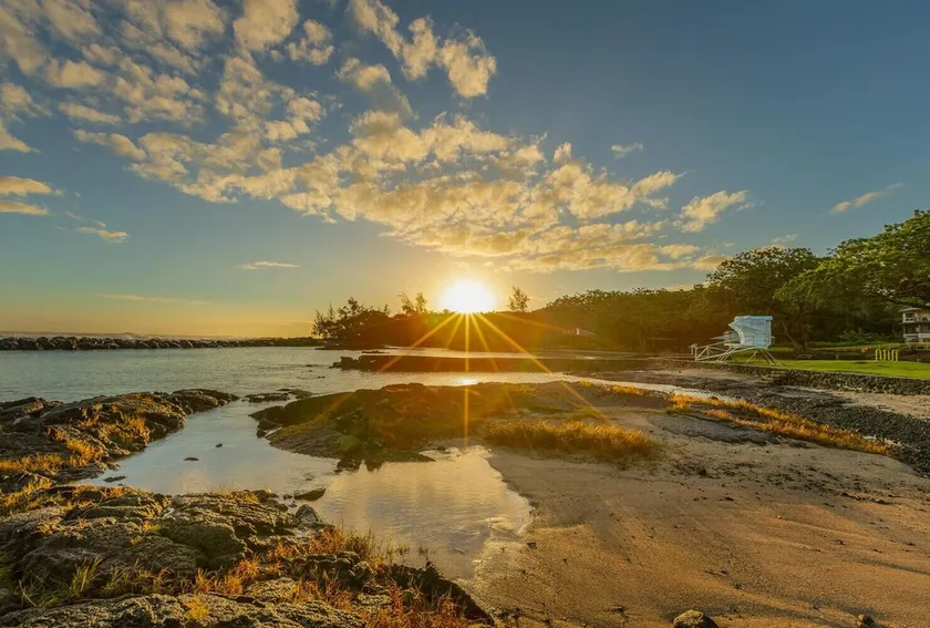 A BEAUTIFUL Beach House FULL OF ALOHA in Hilo - Image 1