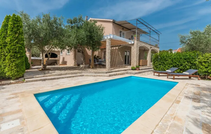 Belle maison à Dobropoljana - Image 1
