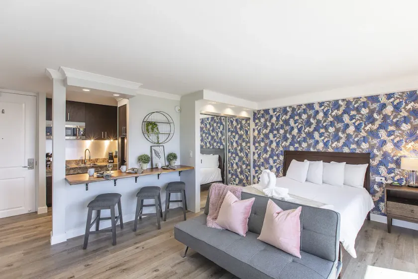 Partial Ocean View King STUDIO with Kitchenette and FREE WIFI! - Image 1