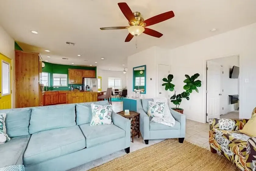 WINTER TEXANS: WATER VIEWS! Cheerful, Bright & Serene welcome FEEL GOOD SPACE - Image 1