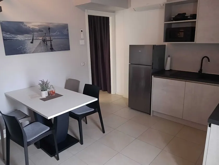 Villa Torrette, charming vacation apartment in a quiet location just 80 mt from the lake - Image 1