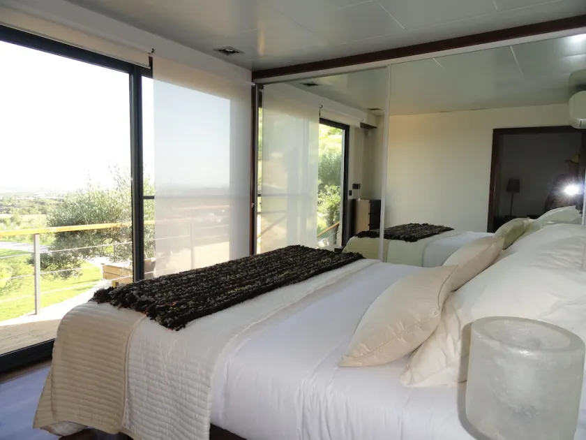 Stunning 3 bedroom en-suite house in farm with pool - Image 1