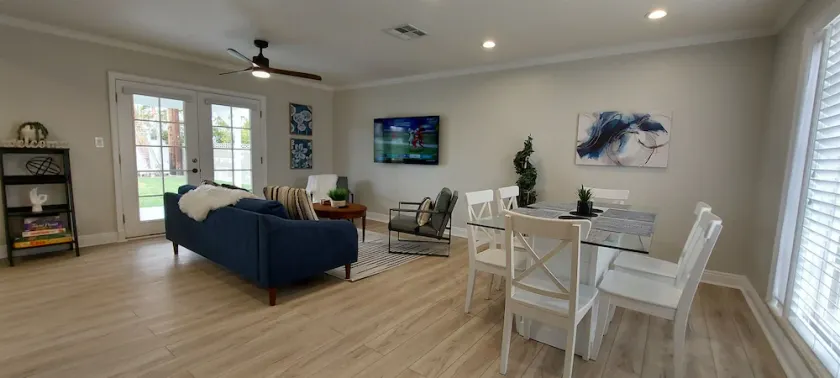 Beautiful Home in Downtown Simi Valley - Image 1