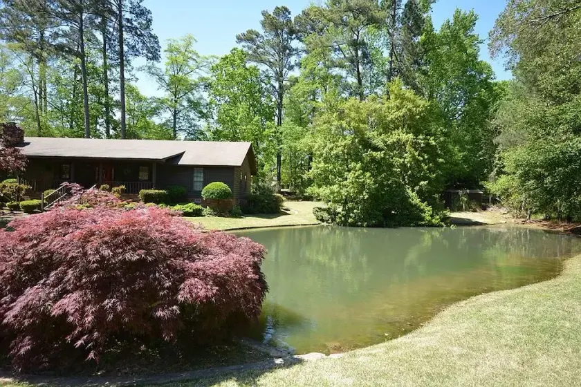 Peaceful pond. Less than 5 miles from Augusta National Golf Course. - Image 1