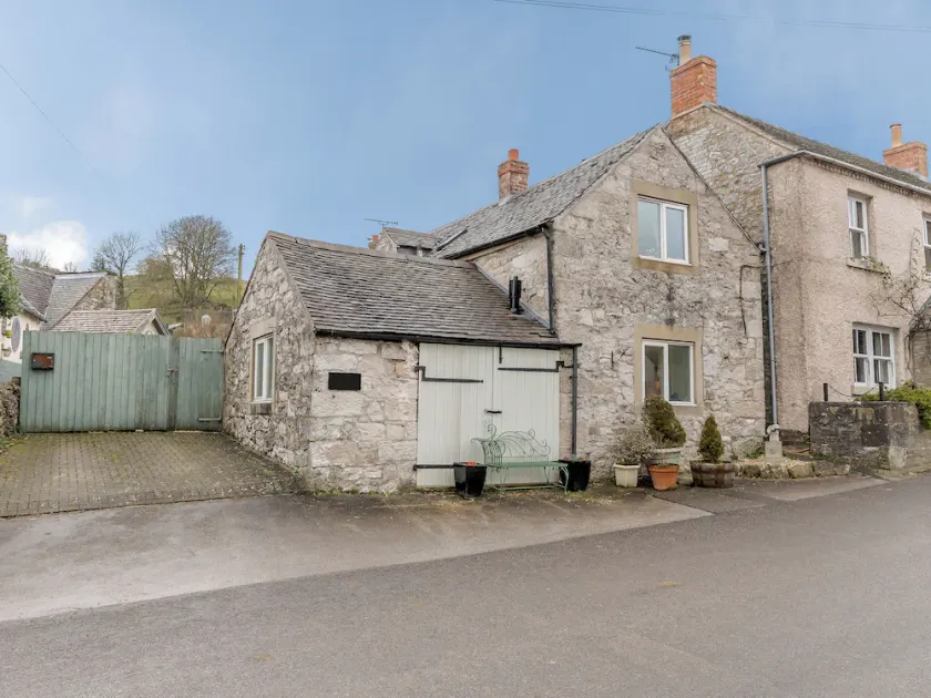 3 bedroom accommodation in Brassington, near Matlock - Image 1