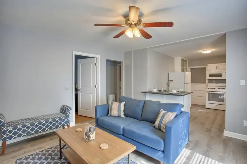 Quiet Updated Cottage in Urbana Near UIUC Campus - Image 1