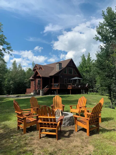 4bdrm Chalet-close to downtown & outdoor adventure - Image 1