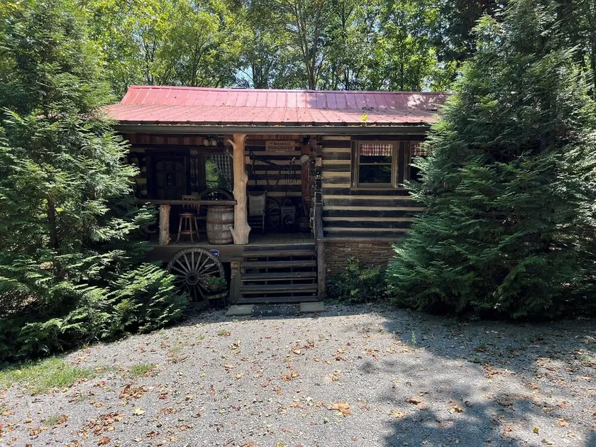 Very Private Rustic Log Cabin - Nashville Tennessee - Image 1