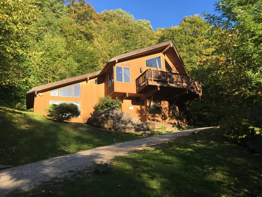Luxury Ski House on Killington Mtn, 2 beds & Den w/ 3 en-suite baths, hot tub - Image 1