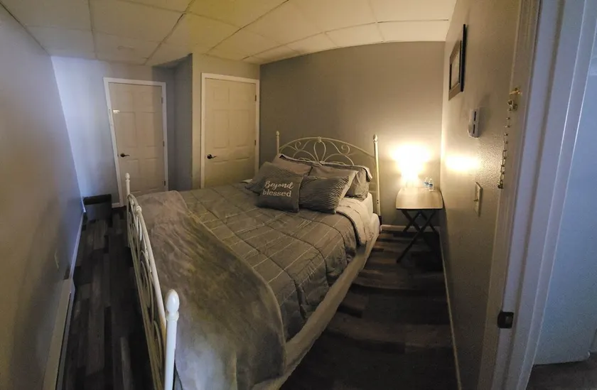 Cozy 1Bedroom in the heart of Historical Downtown Medford - Image 1