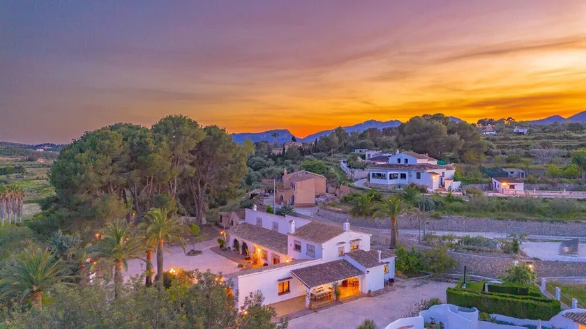 Villa Mas Blanc - PlusHolidays - Image 1