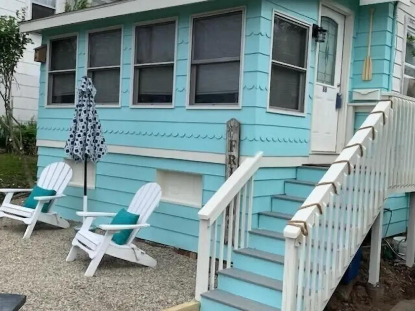 Beachy Bay Breeze Bungalow - Image 1