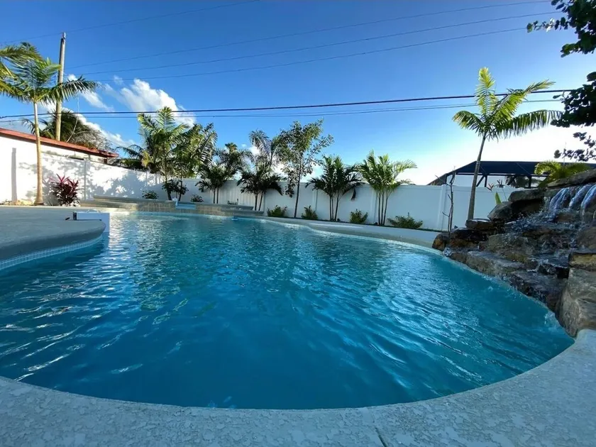 5 BR beach House, heated salt water pool, hot tub, King bed, & walk to the beach - Image 1