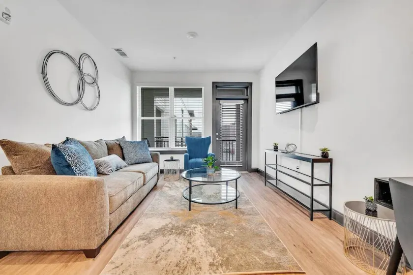 Mins➞Downtown/Med District★ Fully Stocked★24hr Gym★2Bds★2TVs - Image 1