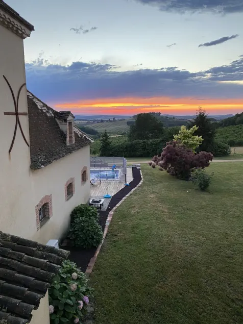 Country house with swimming pool - Image 1