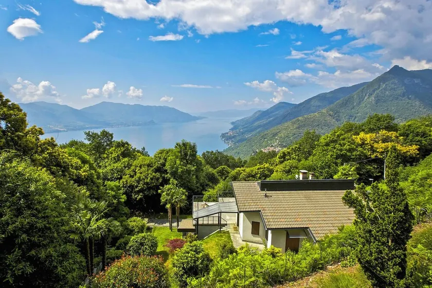 Moradia com 3 quartos com grande terraço e vista magnífica do lago - Image 1