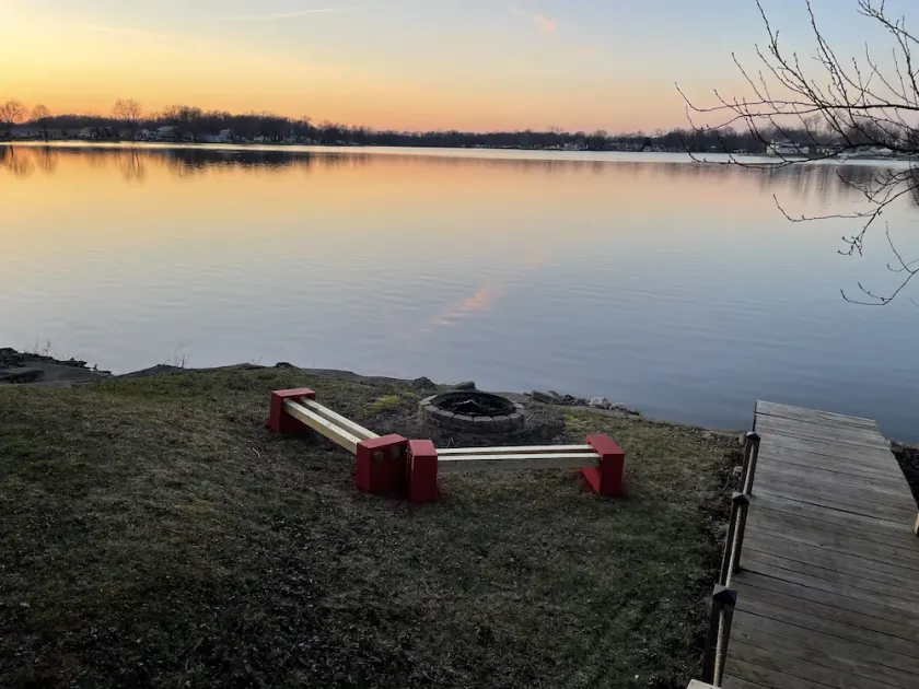 Beautiful Skinner Cottage overlooking the lake - Image 1