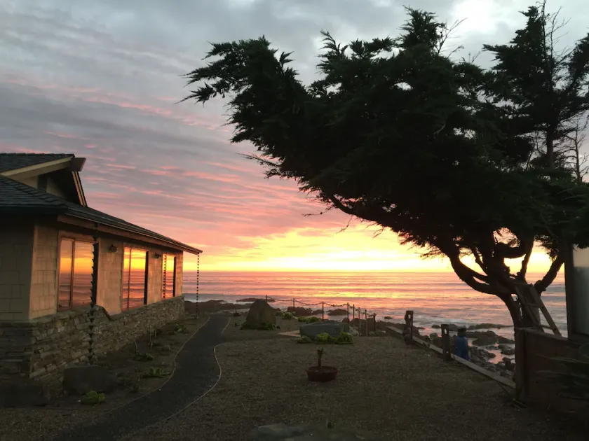 Beautiful Oceanfront Home With Spectacular Views. 17 steps to the beach! - Image 1