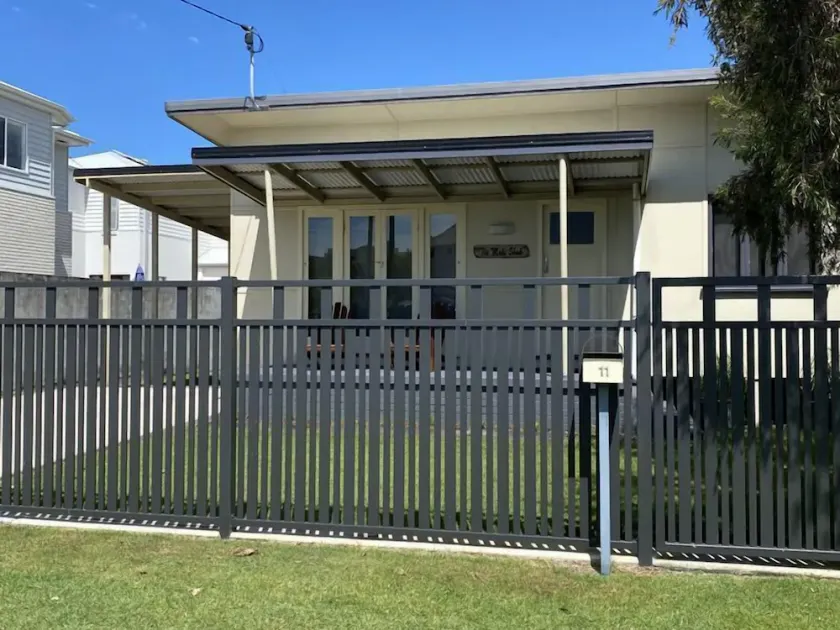 Pet friendly beach shack in the heart of Cotton Tree - Image 1