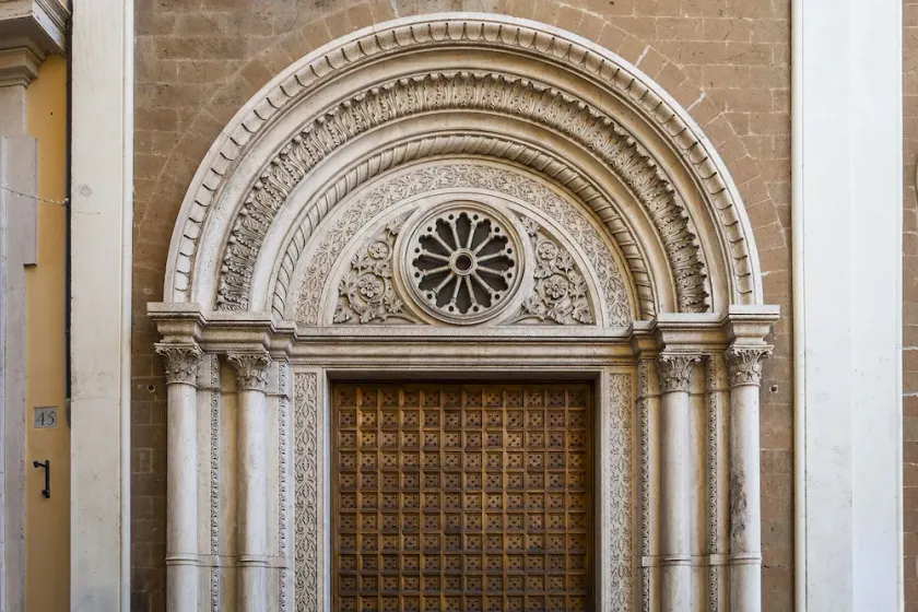 Walking distance for tourism, shopping and business. Do as Romans do - Image 1
