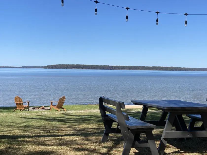 Absolute Waterfront Accomodation! - Image 1