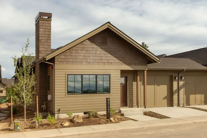 Cute COTTAGE for family fun ~ hot tub + firepit ~ near park ~ resort pool ~ BEND - Image 1