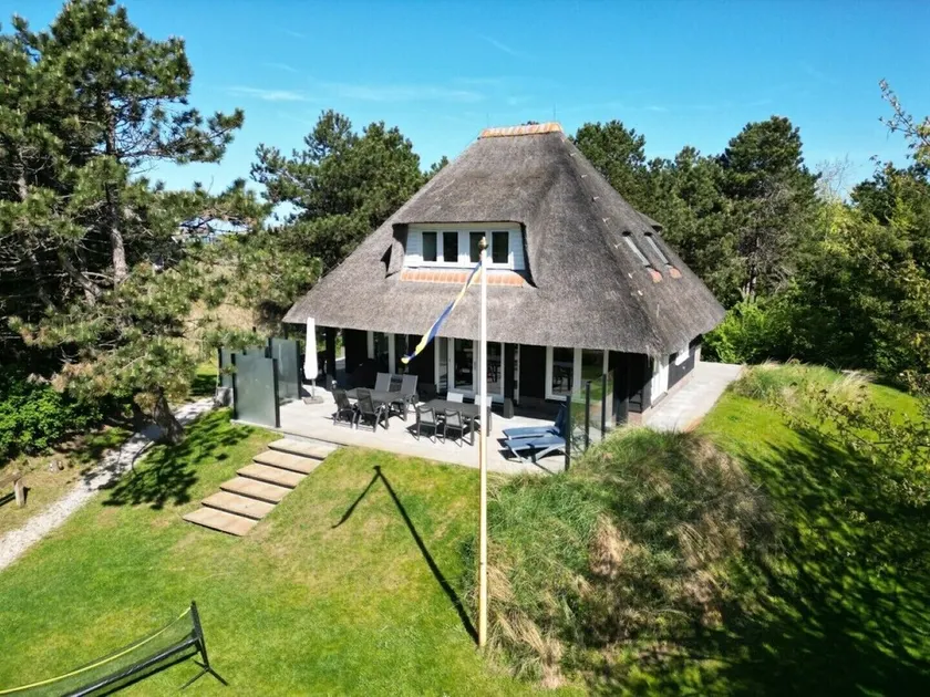 Bosch spacious and luxurious villa with sauna and swimming pool, near the beach. - Image 1