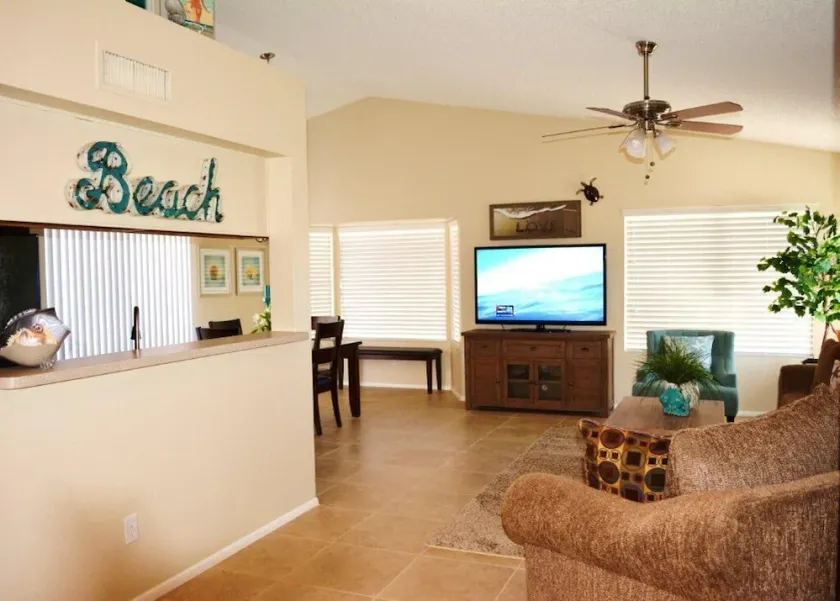 Fabulous Home & Perfect Location - Brand New Decor & professionelt designede - Image 1