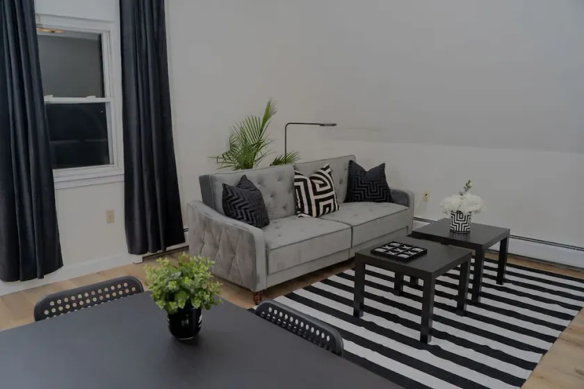 Stylish and spacious centrally located one bedroom apartment - Image 1