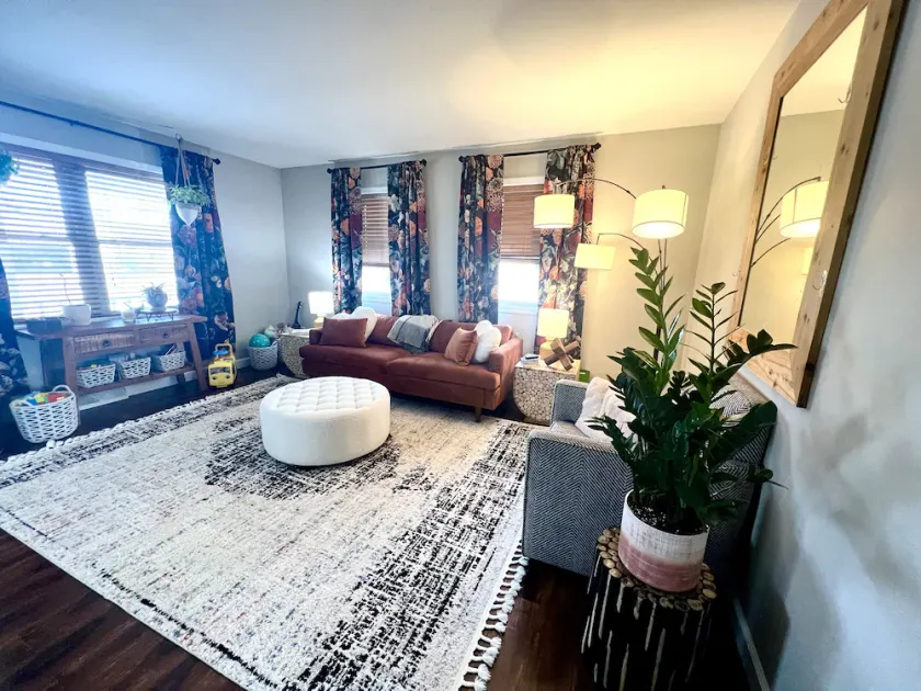 Cozy Home a few miles away from EAA & Sea Plane Base - Image 1