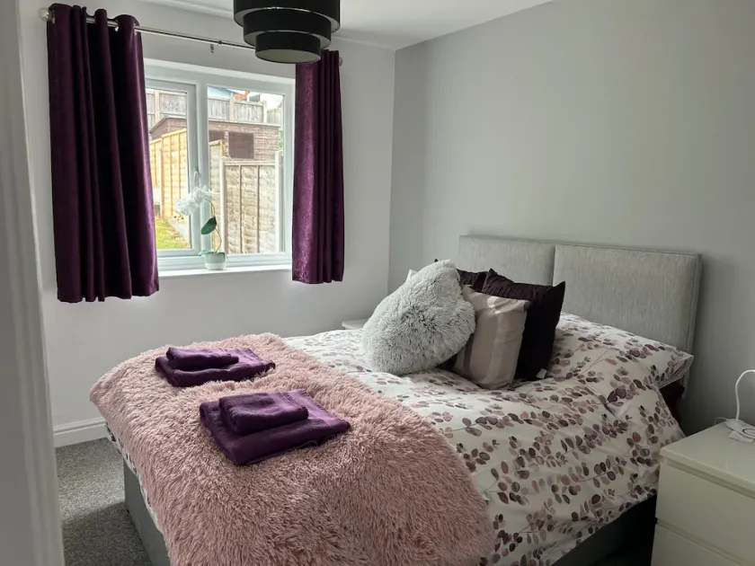 Captivating 1-Bed Apartment in Hednesford - Image 1