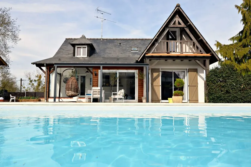 5 bedroom vacation home with swimming pool - La Belle Rochette - Image 1