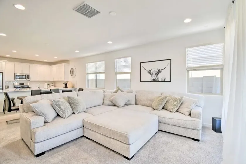 Brand new home  10 minutes from Westgate Where the Cardinals Arena - Image 1