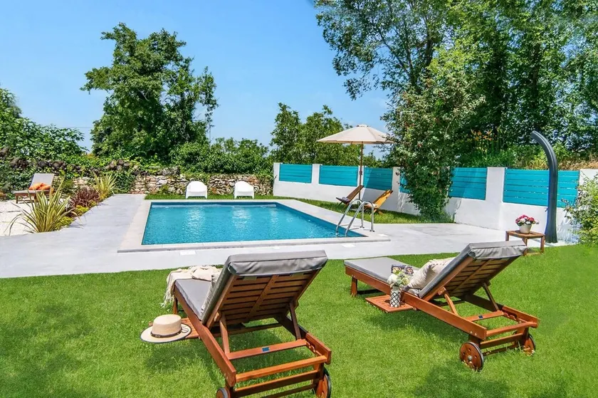 Villa Gravisi by Villa Plus - Image 1