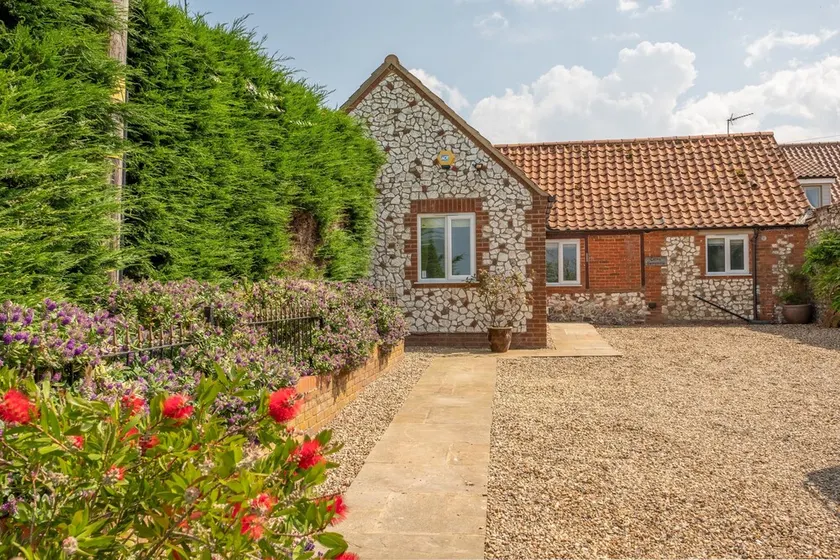 Castle Bungalow - Image 1